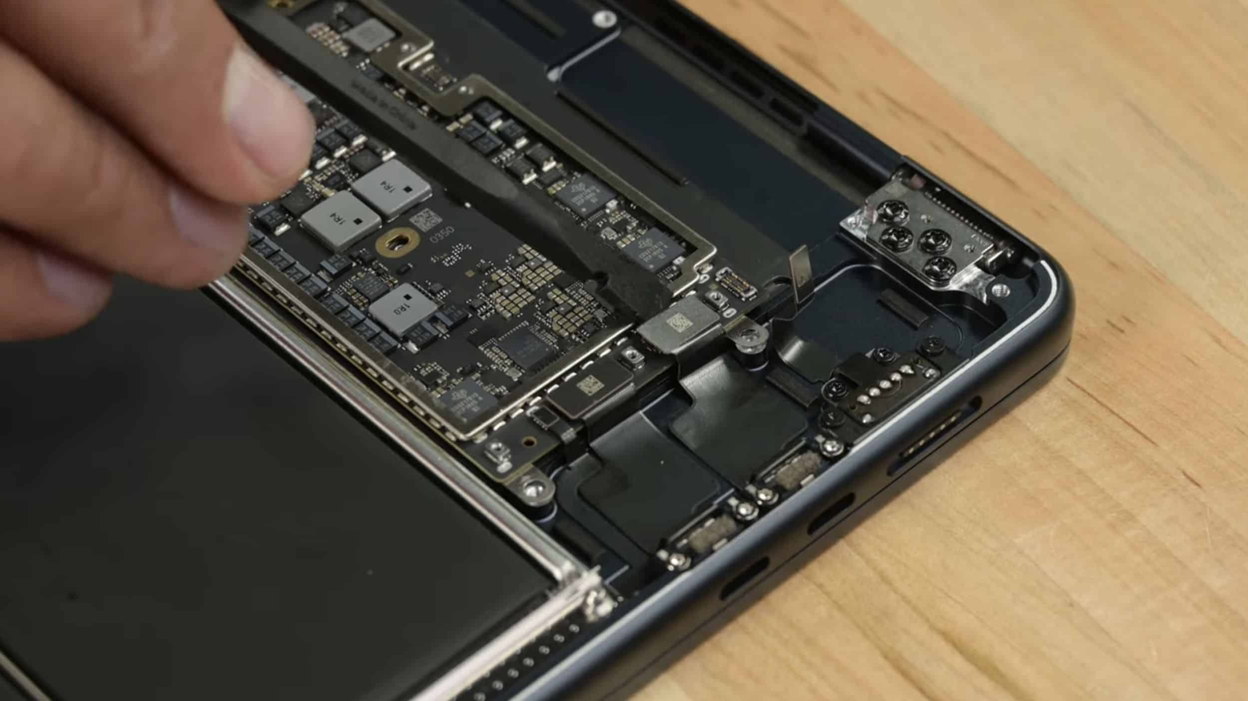 Reparo de alto-falantes MacBook
